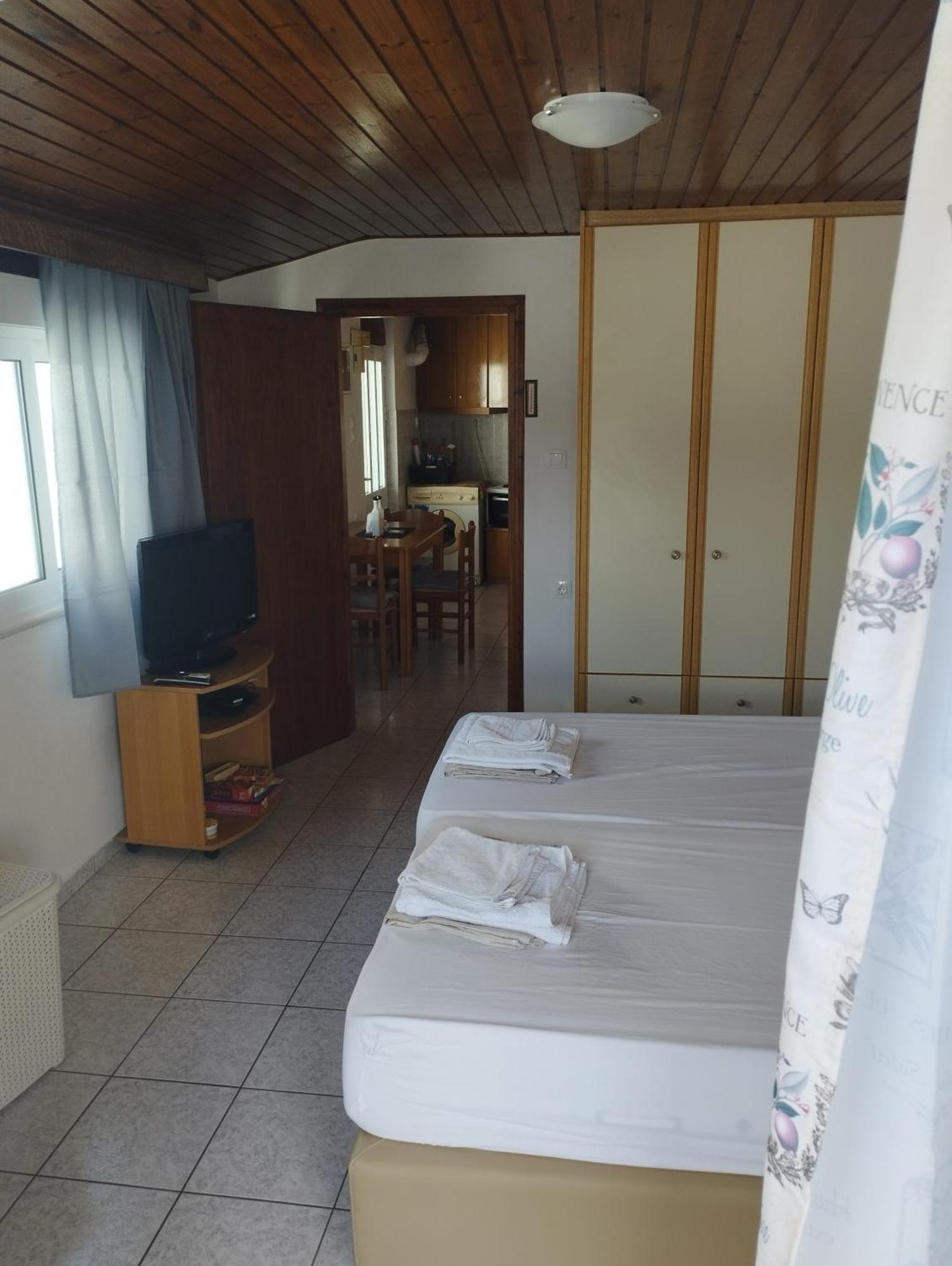 My Sisters House Apartment อายิโอสนิโกลาโอส ภายนอก รูปภาพ